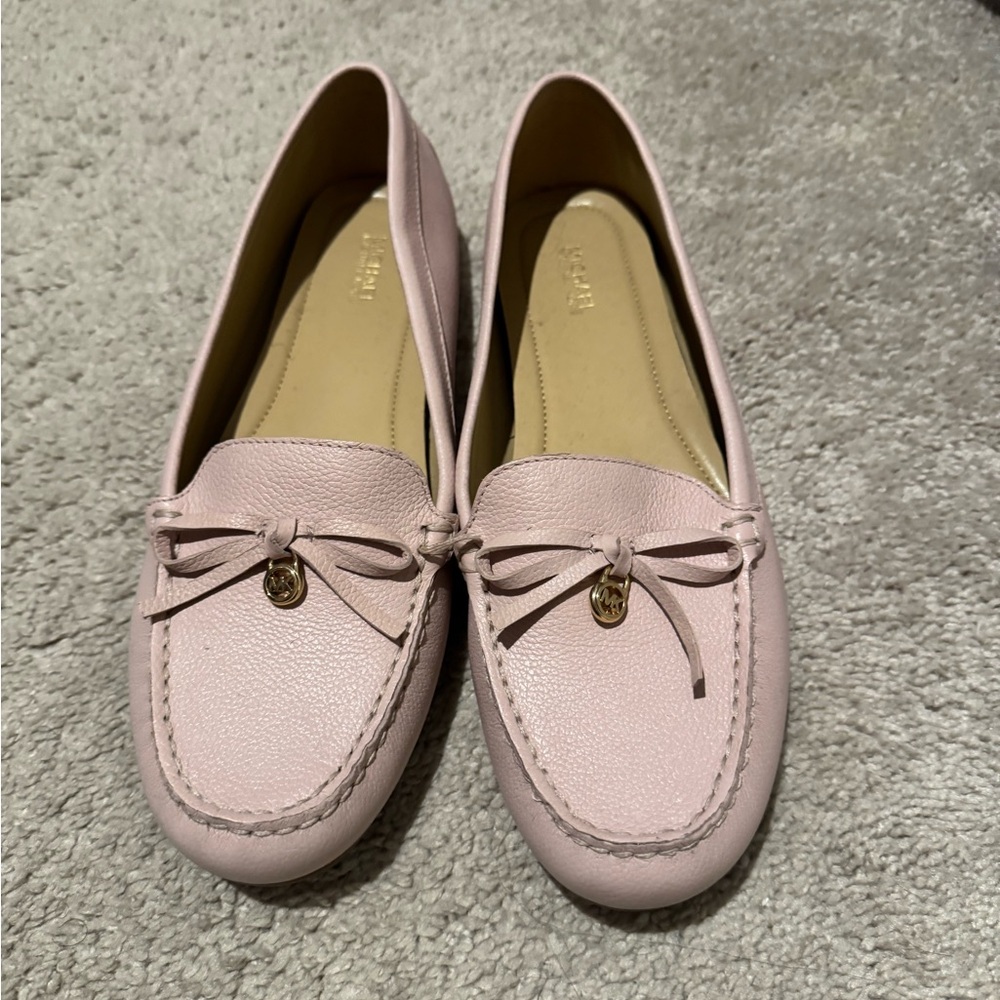 MK FLATS- like new condition. Size 10